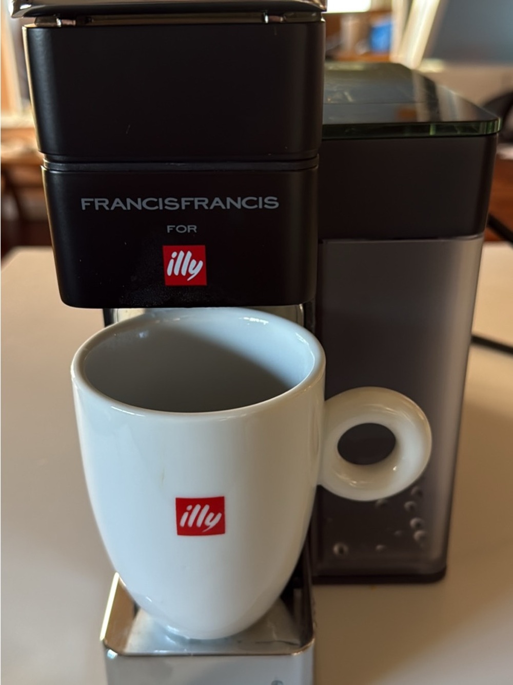 FrancisFrancis for illy Espresso Machine with illy Demitasse Cup - Black & White